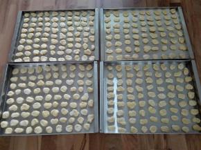 依次做好，放入烤盘中