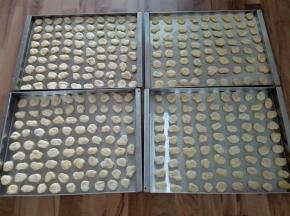 依次做好，放入烤盘中