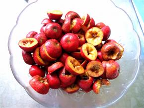 放入可以微波加热的容器内，加入适量的清水