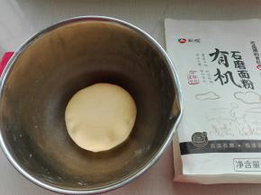 揉成三光（手光，盆光，面光）进行发酵