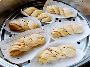 依次做好，放入蒸锅中，醒发15分钟