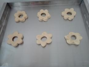 依次摆放烤盘中