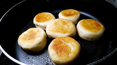 8分钟左右烙至两面金黄色就可以了。