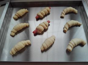 也可以搓成长条，卷入香肠