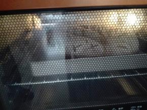 烤箱预热，中层上下火190度，25分钟（温度时间根据自家烤箱实际温度操作）