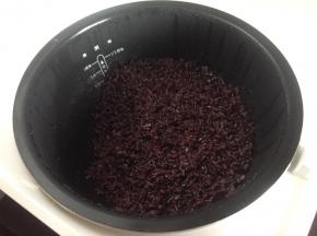 程序结束，是不是晶莹剔透的黑米饭；