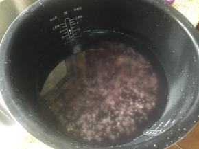 加入适量刻度的水；