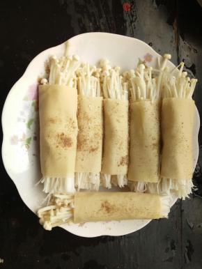 撒少许盐，再撒上孜然粉！