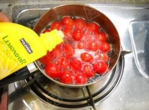 水分加上，滴入柠檬汁。