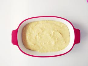 倒入涂油的KA烤盘中，抹平表面，放入烤箱（或用保鲜膜盖好，在室温）中发酵1小时左右