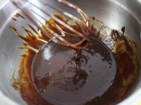 搅拌好的状态如图，浓稠且流动的状态