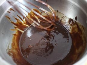 搅拌好的状态如图，浓稠且流动的状态