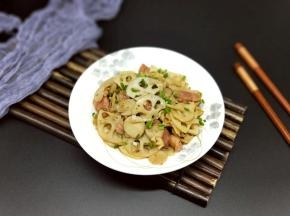 盛出撒上葱花。