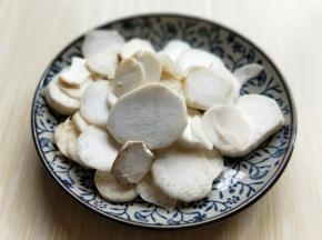 杏鲍菇去皮切片。
