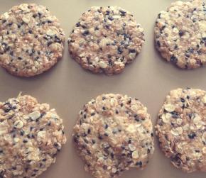 如果没有金盘的可以将燕麦搓圆按压成圆形哦，这张图片是从网上找来给你们看的，方便你们理解，不是我自己原图哈