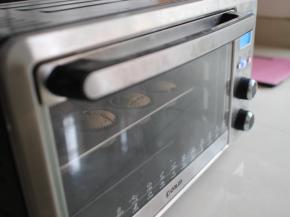 送入烤箱中层。上火168、下火164烤20分钟即可。