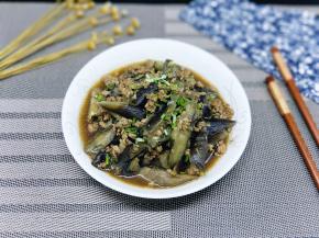 盛盘，撒上葱花。