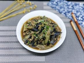 盛盘，撒上葱花。