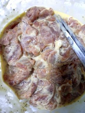 如果爱吃挂芡儿厚的，糊就多些厚些，如果喜欢吃薄的，就少些，用全蛋液调整