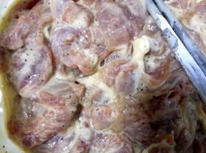 如果爱吃挂芡儿厚的，糊就多些厚些，如果喜欢吃薄的，就少些，用全蛋液调整