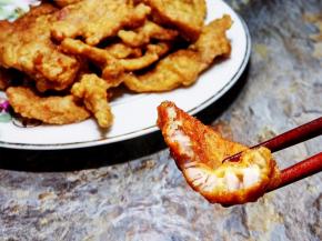 再五成热油复炸一下，炸透即可