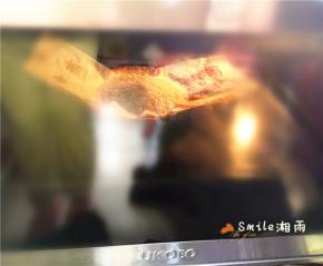 置烤箱190度、中层，烤15分钟。