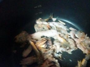 煸至鱼肉变色