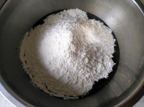 加入中筋粉