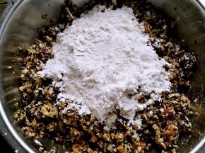 加入熟糯米粉
