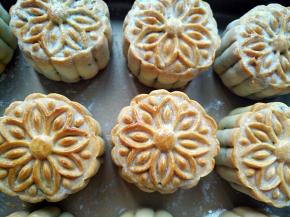 再次放入烤箱，转165度烘烤15分钟，表面上色均匀后即可出炉