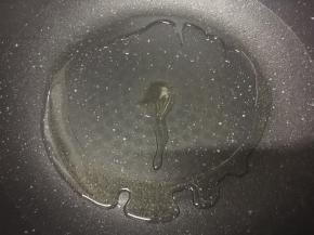 热锅冷油，大火