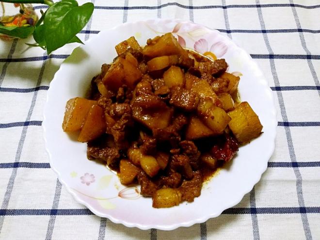 砂锅土豆炖猪肉