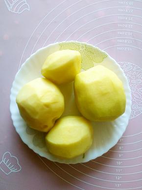 土豆削皮洗干净