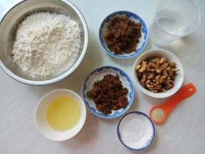 各种材料称重。