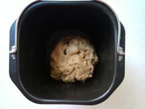 和好的面团，不用很光滑。放置一边保湿，进行第一次发酵。