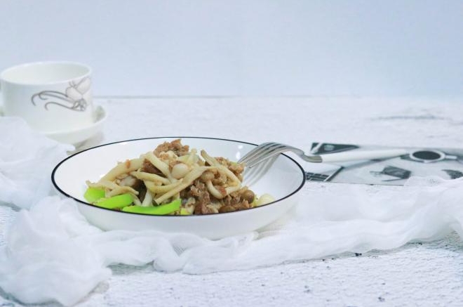 牛肉卷炒杂蔬