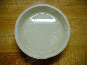 糯米洗净、浸泡6小时。