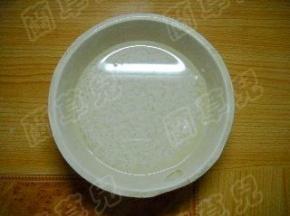 糯米洗净、浸泡6小时。