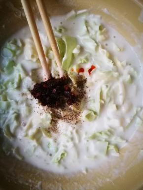 加黑胡椒，老干妈，老干妈不要给太多，非常夺味，给一点提鲜