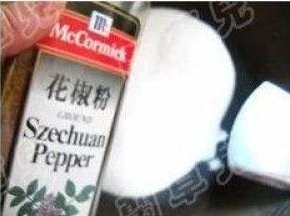 提前准备炒好花椒盐。