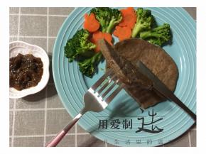 吃的时候可以沾些酱料，好吃