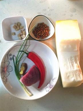 把所有的食材都备齐。