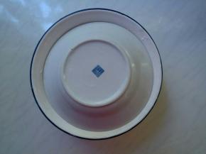 和成光滑面团后，盖盖子，静置10分钟至面团彻底凉透。