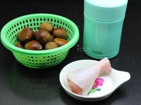准备食材：鸡腿、板栗、红枣、焖烧罐等；