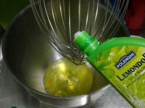 蛋白加少许柠檬汁。