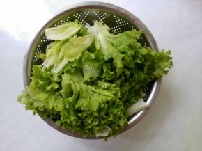 洗净后控干水。