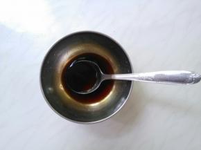 调制酱汁。