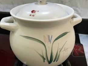 盖上锅盖，转中小火，煲煮30分钟左右，期间注意搅拌，防止糊锅。