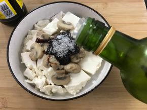 再淋上少许油。