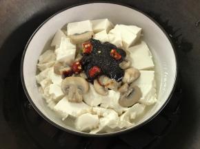 入蒸锅蒸10分钟即可。